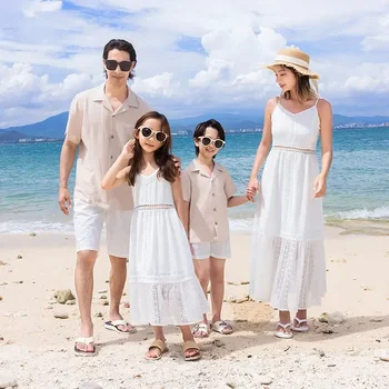 Одинаковая одежда для мамы, папы и сына, дочери для всей семьи на курортах: Белое платье без рукавов для мамы и девочки, комплект для папы и мальчика